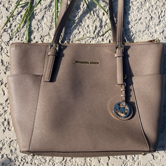 Michael Kors large Charlotte tote saffiano cross grain leather shoulder bag zip - Picture 14 of 15